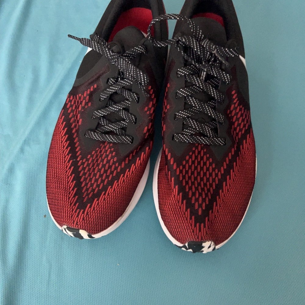 NIKE Zoom WInflow Size 10.5 Like New